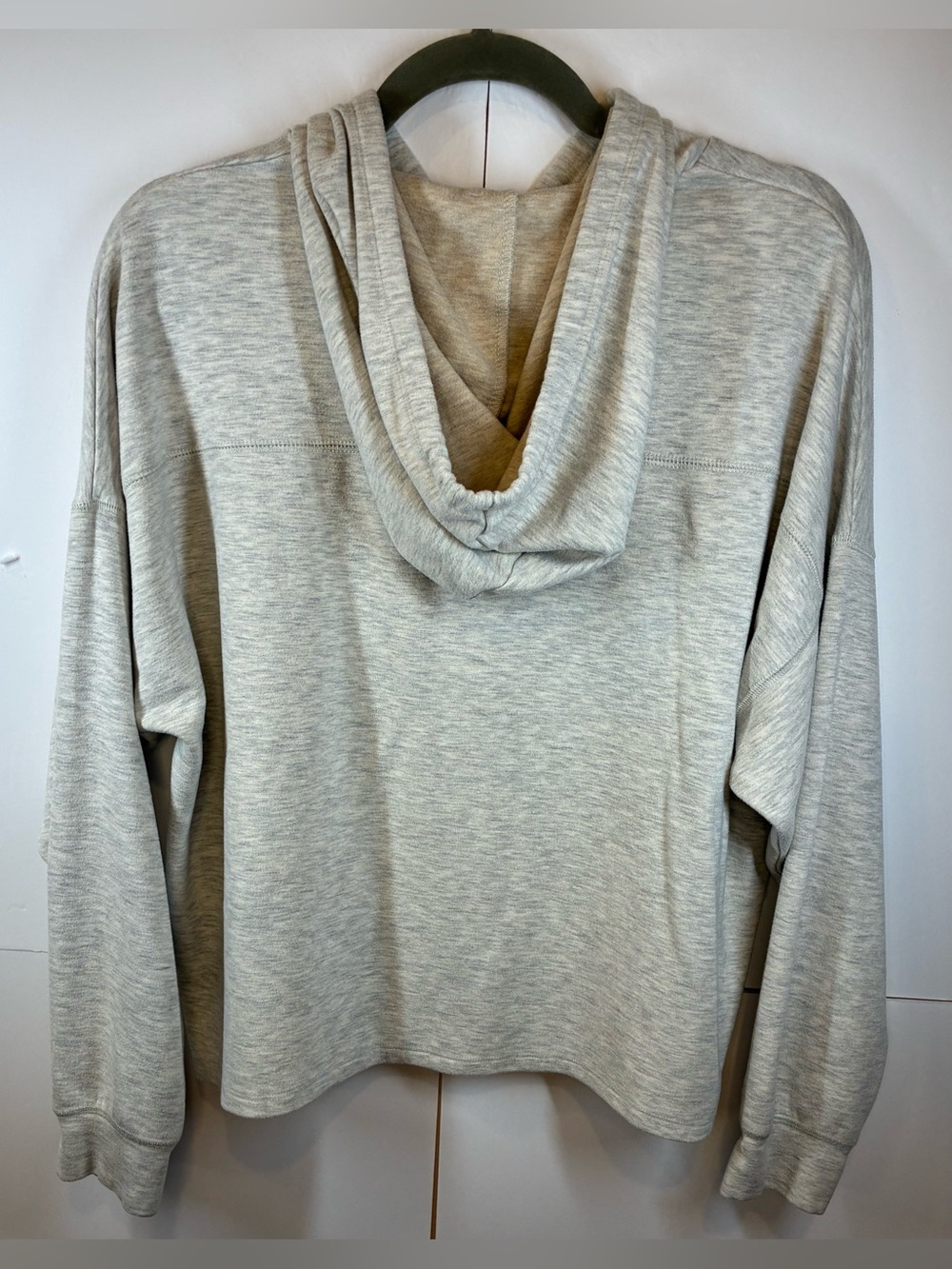 Barefoot Dreams Malibu Collection Gray Lightweight Hooded Pullover Top Large - Picture 5 of 5